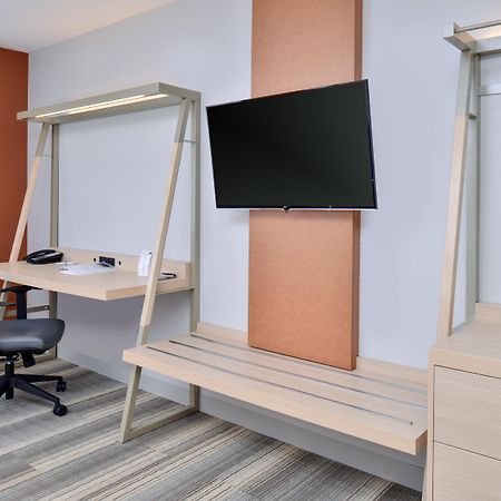 Holiday Inn Express & Suites Farmington Hills - Detroit By Ihg Exterior foto