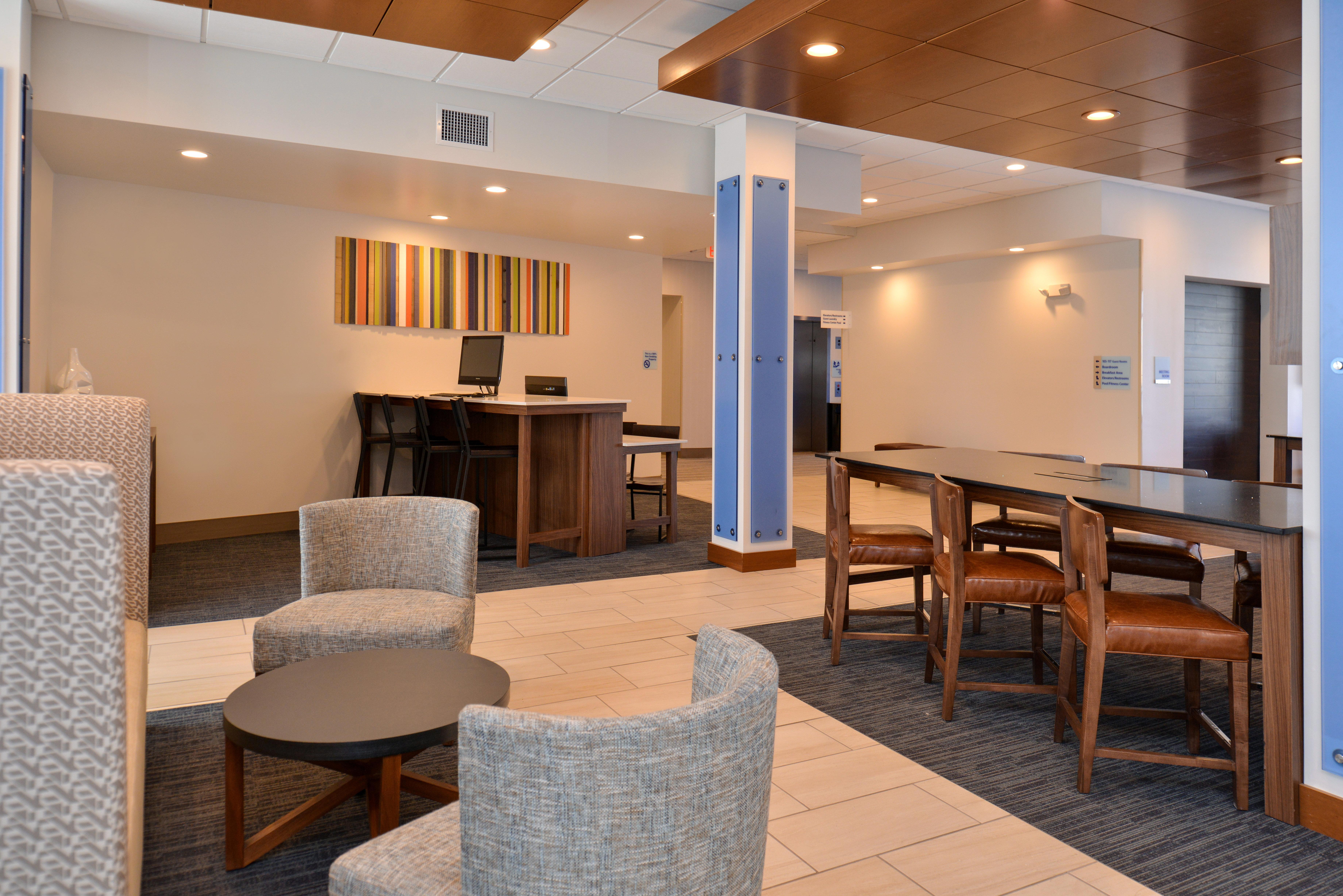 Holiday Inn Express & Suites Farmington Hills - Detroit By Ihg Exterior foto